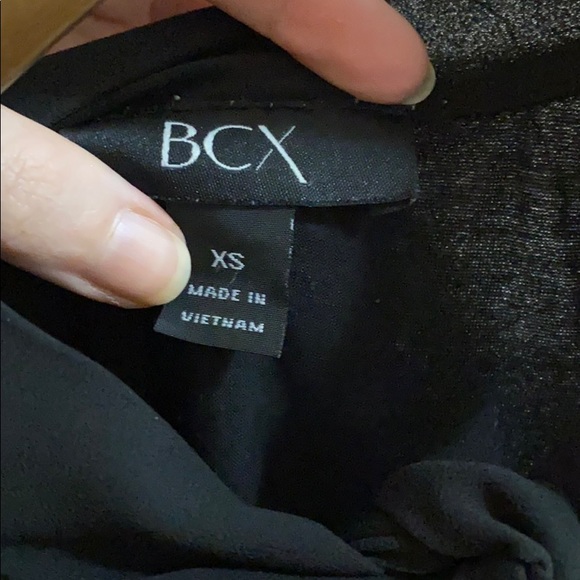 Flowy Black Blouse - Picture 4 of 4